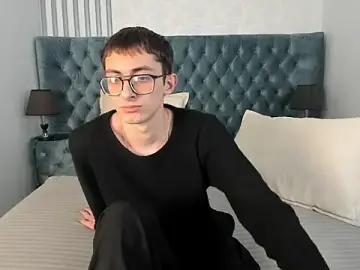 Stripchat Live Sex Cam of RonBevs