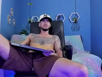 Stripchat Free Live Porn of harold_777