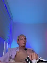 Stripchat Free Porn Cam of santikhalifa