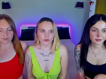 Stripchat Live Sex Cam of MagicEyess