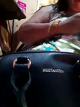 Stripchat Live Sex Cam of Huge_mama69