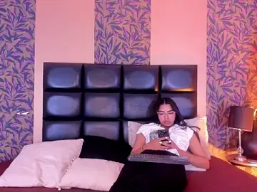 Stripchat Live Sex Cam of Chel_Rose