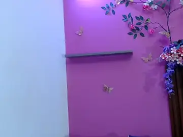 Stripchat Live Sex Cam of skinnysofia18
