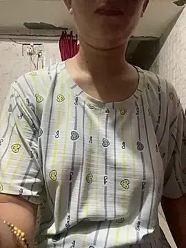 Stripchat Free Porn Cam of Red_Queen_11