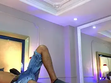 Stripchat Nude Webcam of AaronCruz_