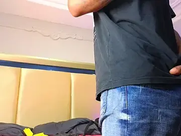 Stripchat Free Live Porn of AaronCruz_