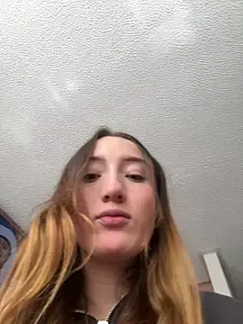 Stripchat Nude Webcam of Valery_Salmons