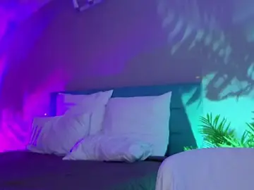 Stripchat Live Sex Cam of L1ittle_kitty_