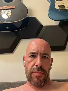 Stripchat Live Sex Cam of Italianstallion2756