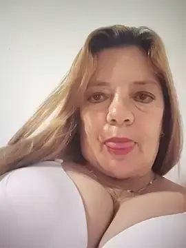 Stripchat Free Porn Cam of karlaanqui1