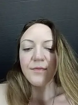 Stripchat Sex Cam of KattyLuuu