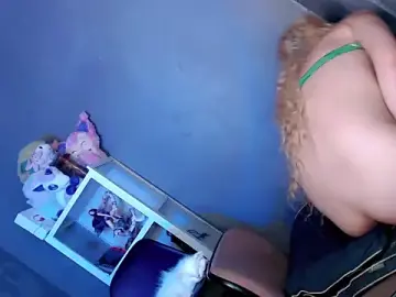 Stripchat Sex Cam of coffe_cat28
