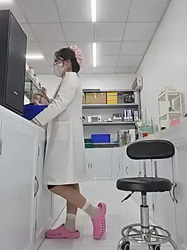 Stripchat Sex Cam of HinaLovely