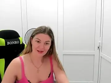Stripchat Nude Webcam of MiaSummerr_