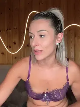 Stripchat Adult Webcams of petrouchkaaa_