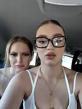 Stripchat Free Porn Cam of caressyourself
