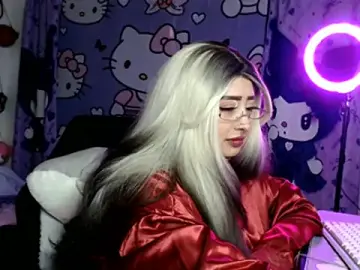 Stripchat Best live sex cam show of lussyevans24