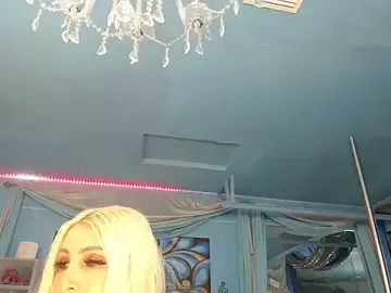 Stripchat Live Sex Cam of ADRIANNA_FOX
