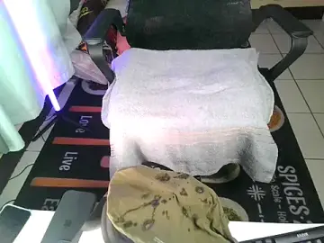 Stripchat Free Porn Cam of urhardfuckerAsiandaddy