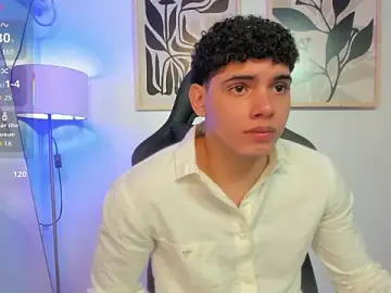 Stripchat Free Porn Cam of justin_payn14