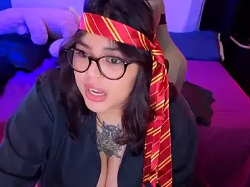 Stripchat Sex Cam of miacanela_xo