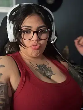 Stripchat Sex Cam of miacanela_xo