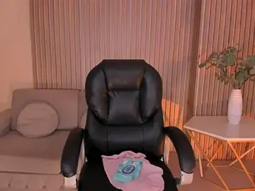 Stripchat Free Porn Cam of MiaFarrell_