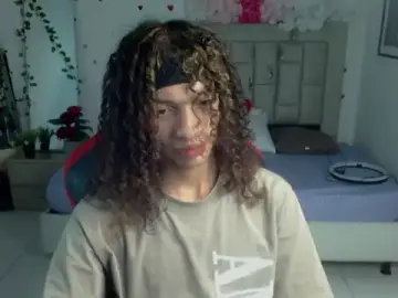 Stripchat Live Sex of Axel_fox77