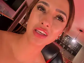 Stripchat Live Sex Cam of SofiaReyes1