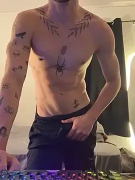 Stripchat Watch Live Sex Cams of Aaron_hyuga