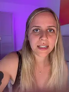 Stripchat Watch Live Sex Cams of lunawolf21