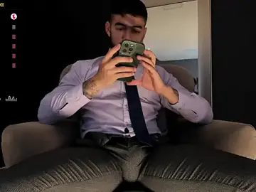 Stripchat Live Sex Cam of MarkWalker__