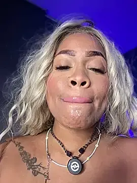 Stripchat Sex Chat of riri_brunnete