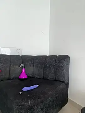 Stripchat Free Porn Cam of riri_brunnete