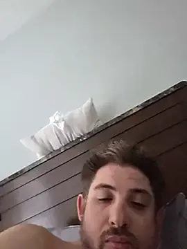Stripchat Sex Cam of caliguy37