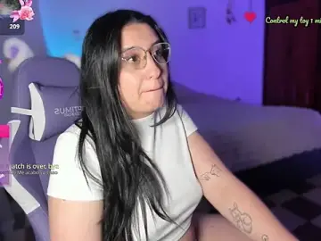 Stripchat Adult Webcam of tellmemaddie