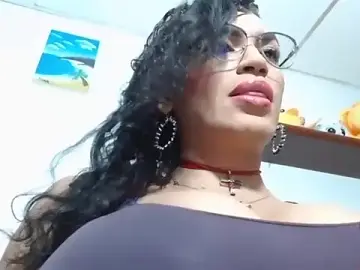 Stripchat Adult Webcams of Rosebigtits
