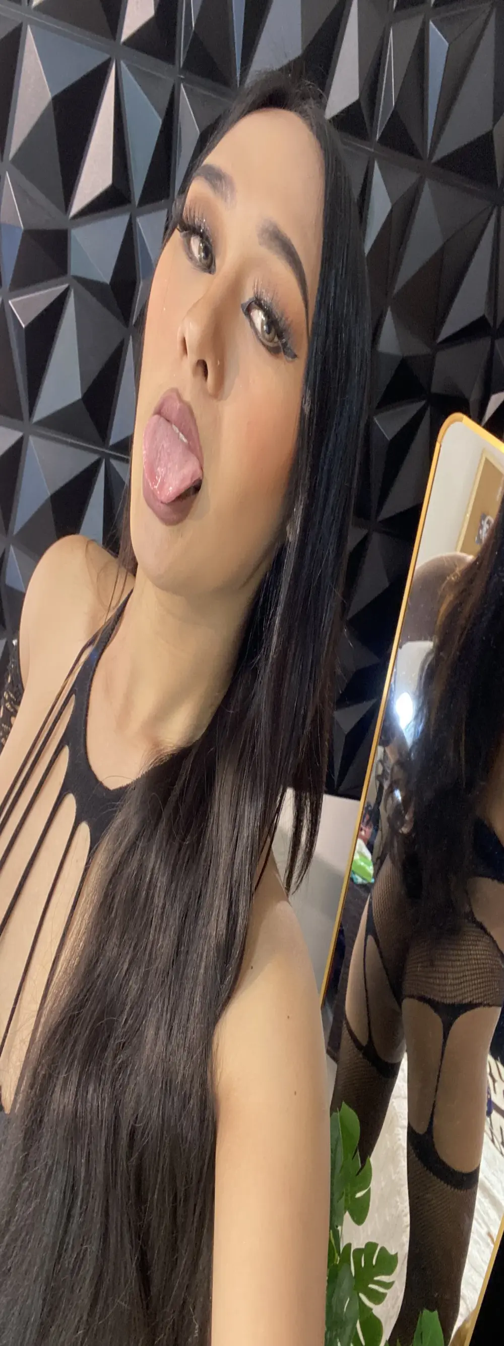 Iris_Hilton