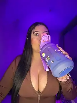 Stripchat Sex Cam of cami_ortiz__