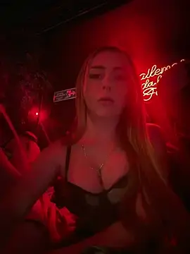 Stripchat Adult Video Chat of tinker_exotic_1
