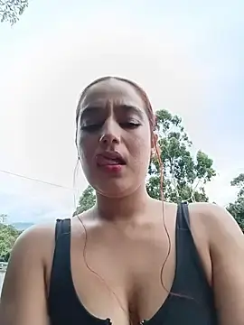Stripchat Live Sex Cam of isabella_ferrer99