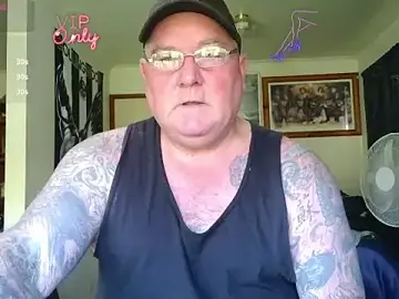 Stripchat Free Porn Cam of KINKYBLUEYES69