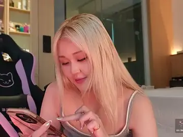 Stripchat Adult Webcam of hyun_chia