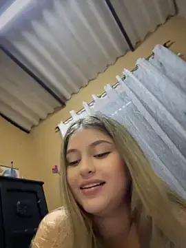 Stripchat Nude Webcam of lunablossom_