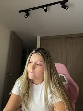 Stripchat Best Webcam of lunablossom_