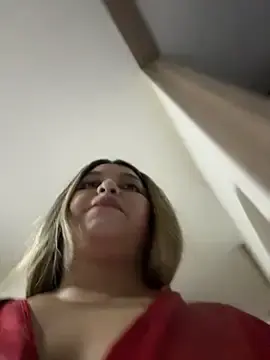 Stripchat Free Porn Cam of lunablossom_