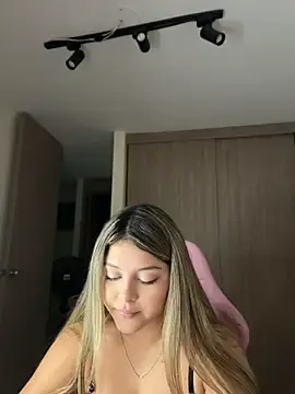 Stripchat Live Sex of lunablossom_