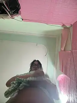 Stripchat Sex Cam of Emmiuuuu03