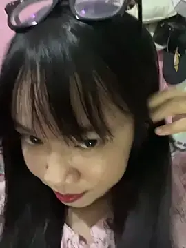 Stripchat Live Sex Cam of Leeeeiu