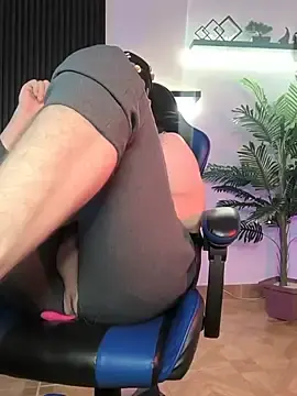 Stripchat Live Sex Cam of Derek_Vow